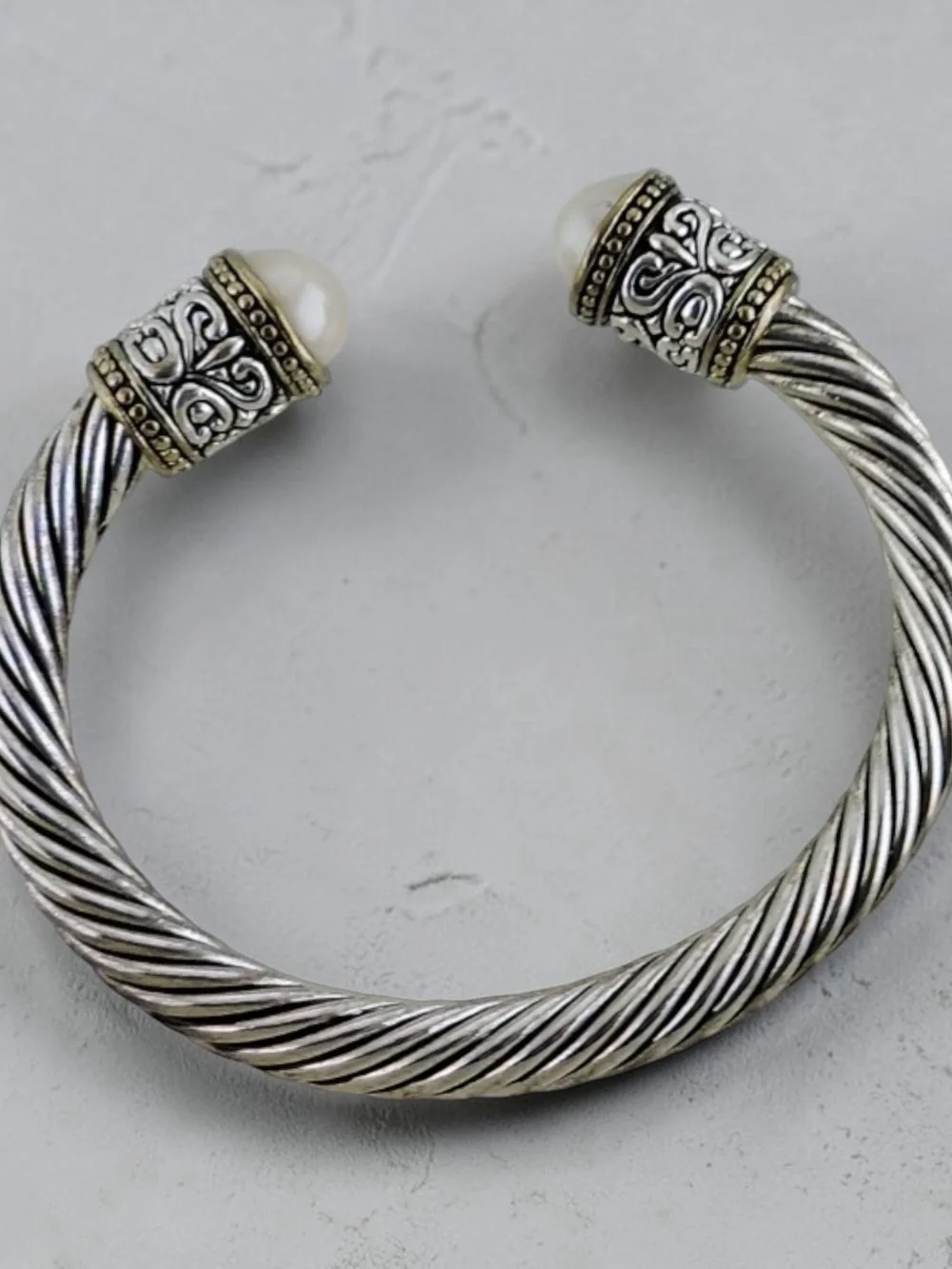 VNTG ESTATE Silver Gold Tone Faux Pearl Twisted Cable Wire Beaded Cuff Bracelet